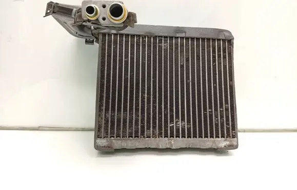 Volvo V70 Air conditioning (A/C) radiator (interior) L5174 21679 G3443