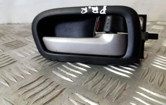 Suzuki Grand Vitara II Front door interior handle