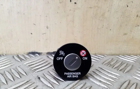 Passenger airbag on/off switch