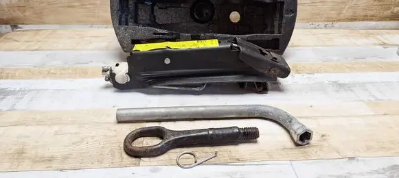Volkswagen Jetta V Tool set 1K0011031C