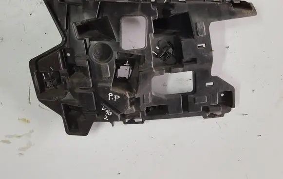 Front bumper mounting bracket