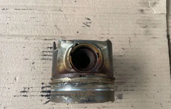 Mercedes-Benz Sprinter W906 Piston 83L118