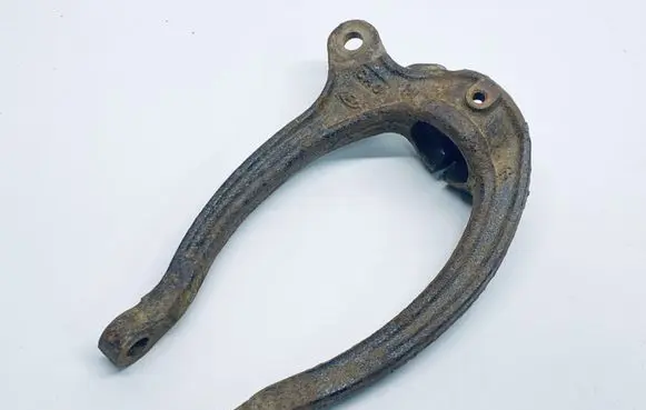 Hyundai Sonata Lower shock absorber bracket 546823K000