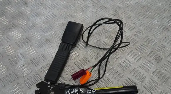 Ford Kuga I Front seatbelt buckle 8V41A61208AB