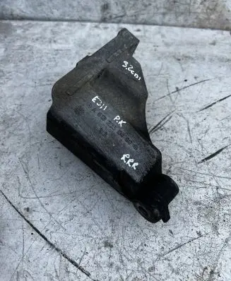 Mercedes-Benz E W211 Engine mounting bracket A6132230404