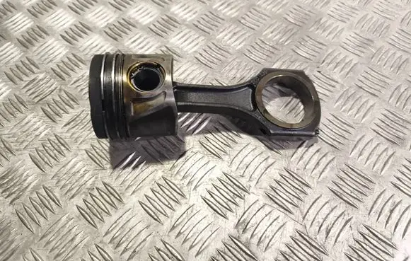 Mercedes-Benz E W212 Piston with connecting rod 65100