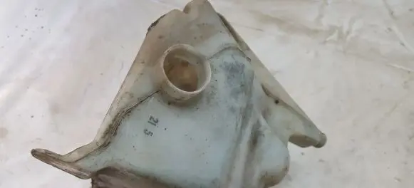 Mazda Xedos 6 Windshield washer fluid reservoir/tank