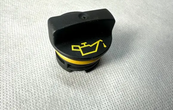Ford Mondeo MK IV Oil filler cap 2503811 2501811