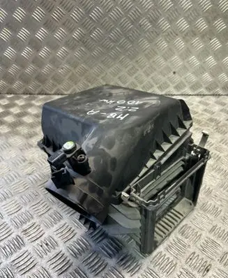 Mercedes-Benz A W176 Air filter box A6450900001