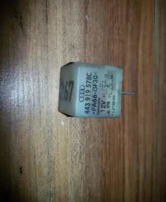 Volkswagen PASSAT B5 Other relay 443919578C PA66GF30