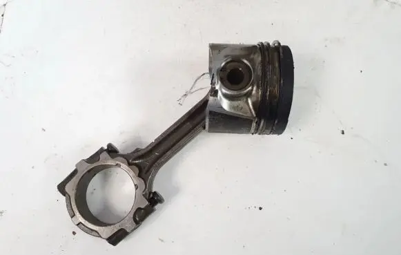 Nissan X-Trail T30 Piston with connecting rod 5m3 393