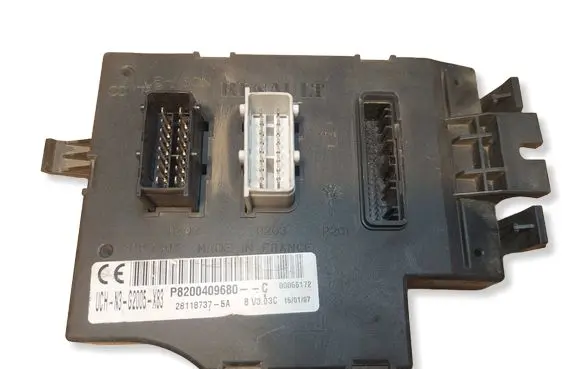 Renault Trafic II (X83) Comfort/convenience module P8200409680 281187376A UCHN3G2005X83