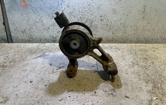 Toyota Avensis T270 Engine mount bracket