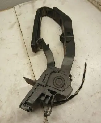 Mercedes-Benz C W203 Accelerator throttle pedal A2113000804