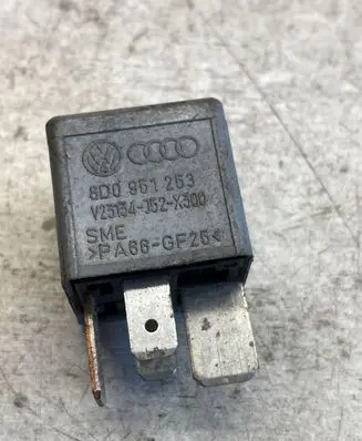 Audi A4 S4 B5 8D Other relay 8d0951253