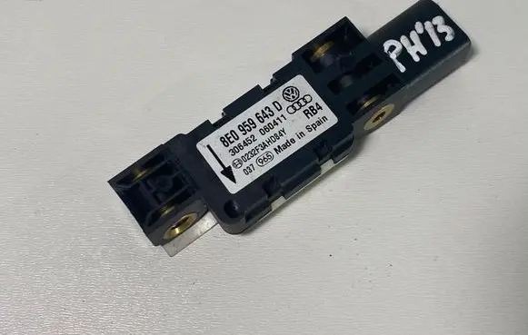 Volkswagen Phaeton Airbag deployment crash/impact sensor 8E0959643D