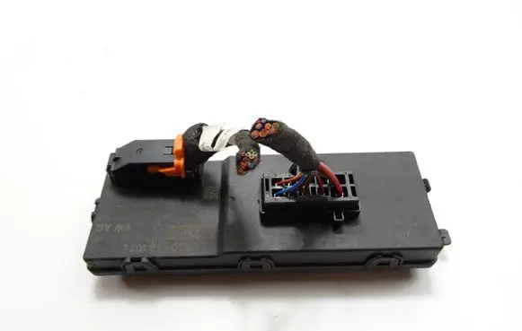 Skoda Superb B8 (3V) Tailgate/trunk control unit/module 5Q0959107L 5Q0959107J A2C73762914