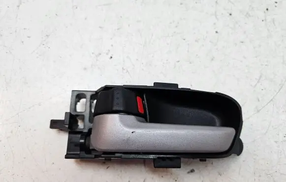 Suzuki Grand Vitara II Rear door interior handle