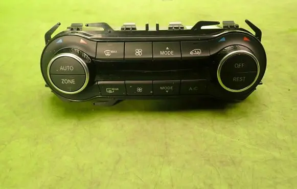 Infiniti Q30 Climate control unit 5HB01250301