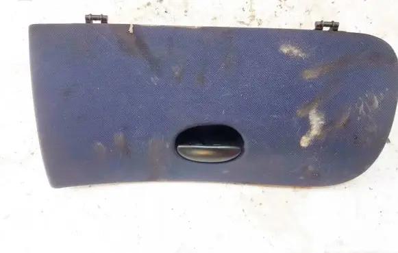 Peugeot 206 Glove box