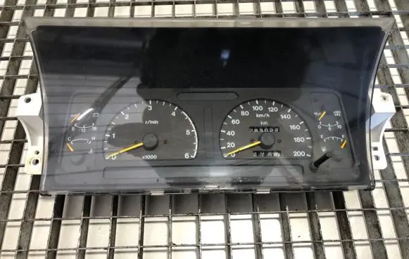 Speedometer (instrument cluster)
