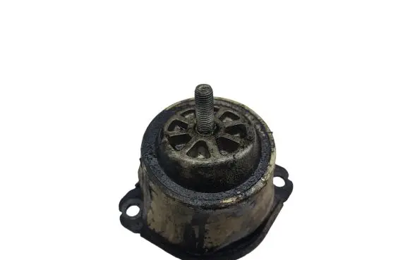 Volkswagen Touareg I Engine mount bracket 7L6199131C