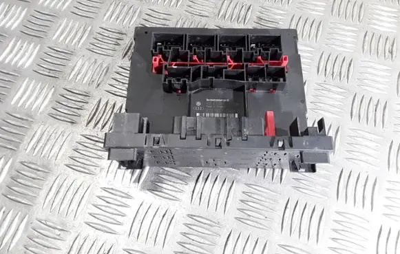 Audi A8 S8 D3 4E Fuse module 3C0937049D
