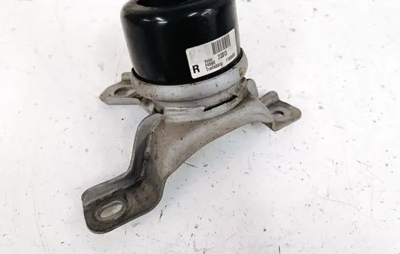 Volvo XC60 Engine mount bracket 31330135 F7008000