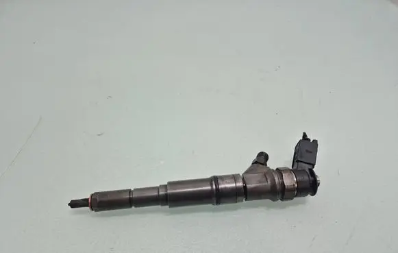 BMW 5 E60 E61 Fuel injector 7793836