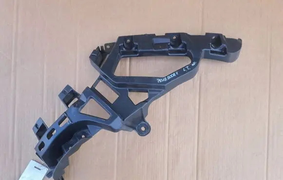 Peugeot 5008 II Rear bumper mounting bracket 9814615880