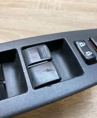 Toyota Verso Electric window control switch 9240Y75