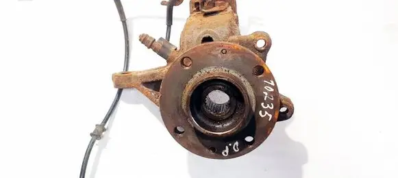 Citroen Xsara Picasso Front wheel hub