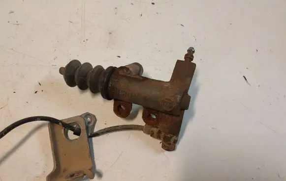 Clutch slave cylinder