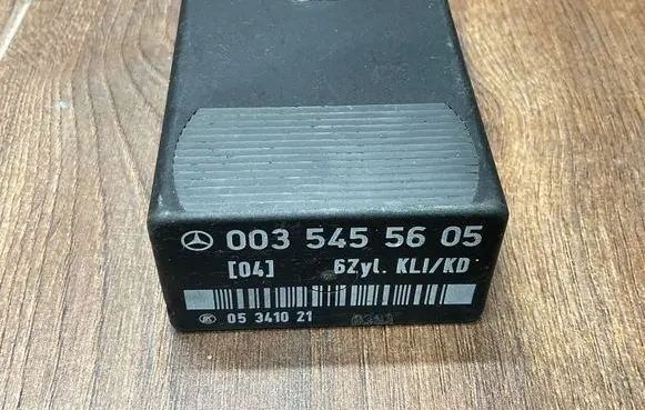 Mercedes-Benz E W124 Heater blower fan relay 0035455605