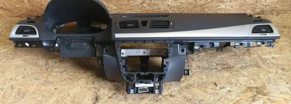 Renault Megane III Dashboard 1004589 9111610A62 BL0295529