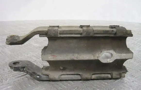 Volvo XC70 Engine mount vacuum valve 8G9N6P082BA
