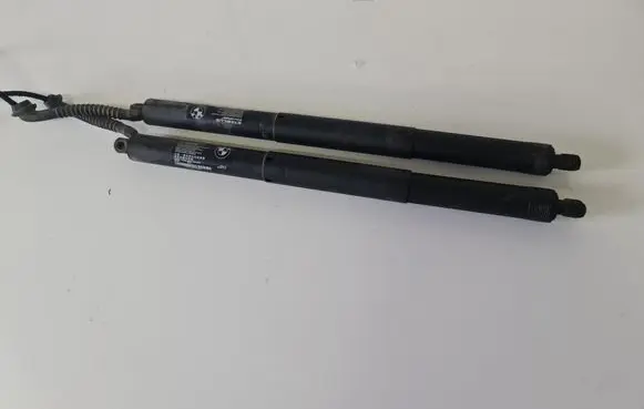 BMW X5 F15 Tailgate strut 961745