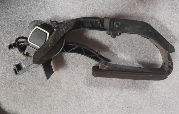 Mercedes-Benz E W211 Accelerator throttle pedal A2113000404 2113000404