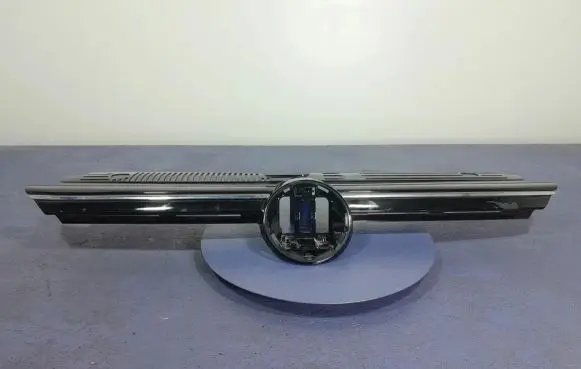 Volkswagen Golf Sportsvan Front grill 5H0853651N