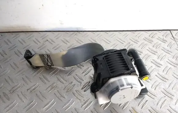 Rear seatbelt