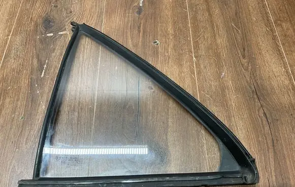 Mercedes-Benz C W202 Rear vent window glass 2027350124