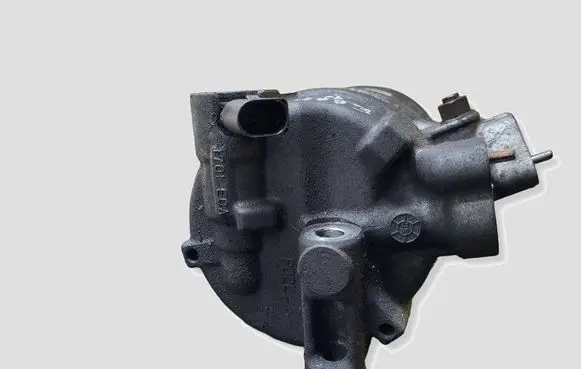 Volkswagen Golf V Air conditioning (A/C) compressor (pump) 5N0820803