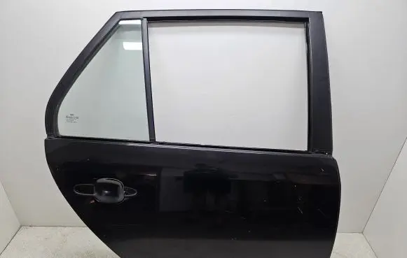 KIA Carens II Rear door