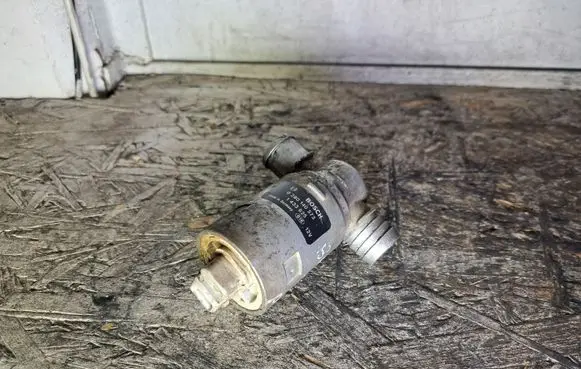BMW 5 E34 Idle control valve (regulator) 1433625 0280140573