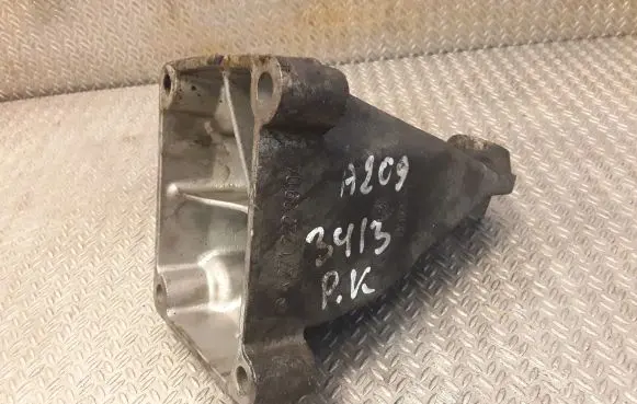 Mercedes-Benz CLK A209 C209 Engine mounting bracket 2712230904 A2712230904