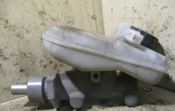 Citroen Berlingo Master brake cylinder BOSCH2103089922