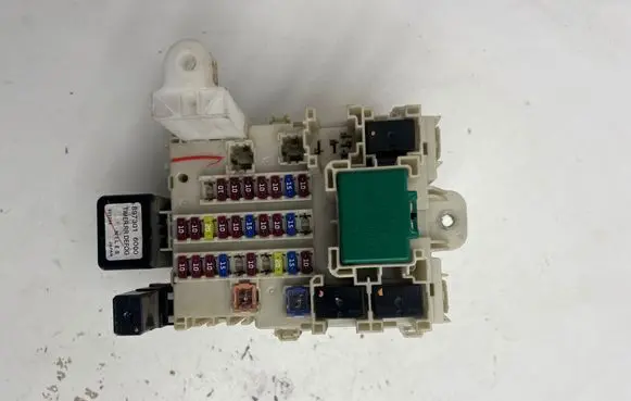 Isuzu D-Max Fuse module 8973016000 5a280852