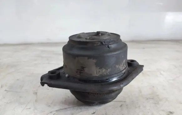 Mercedes-Benz ML W164 Engine mount bracket A2512403117
