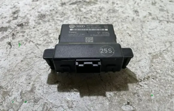 Volkswagen Golf VI Gateway control module 1K0907530P 403948 1K0907951