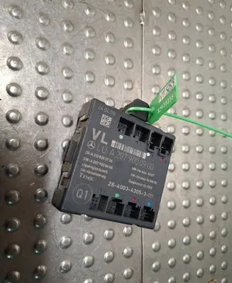 Mercedes-Benz E C207 W207 Door control unit/module A2079000900